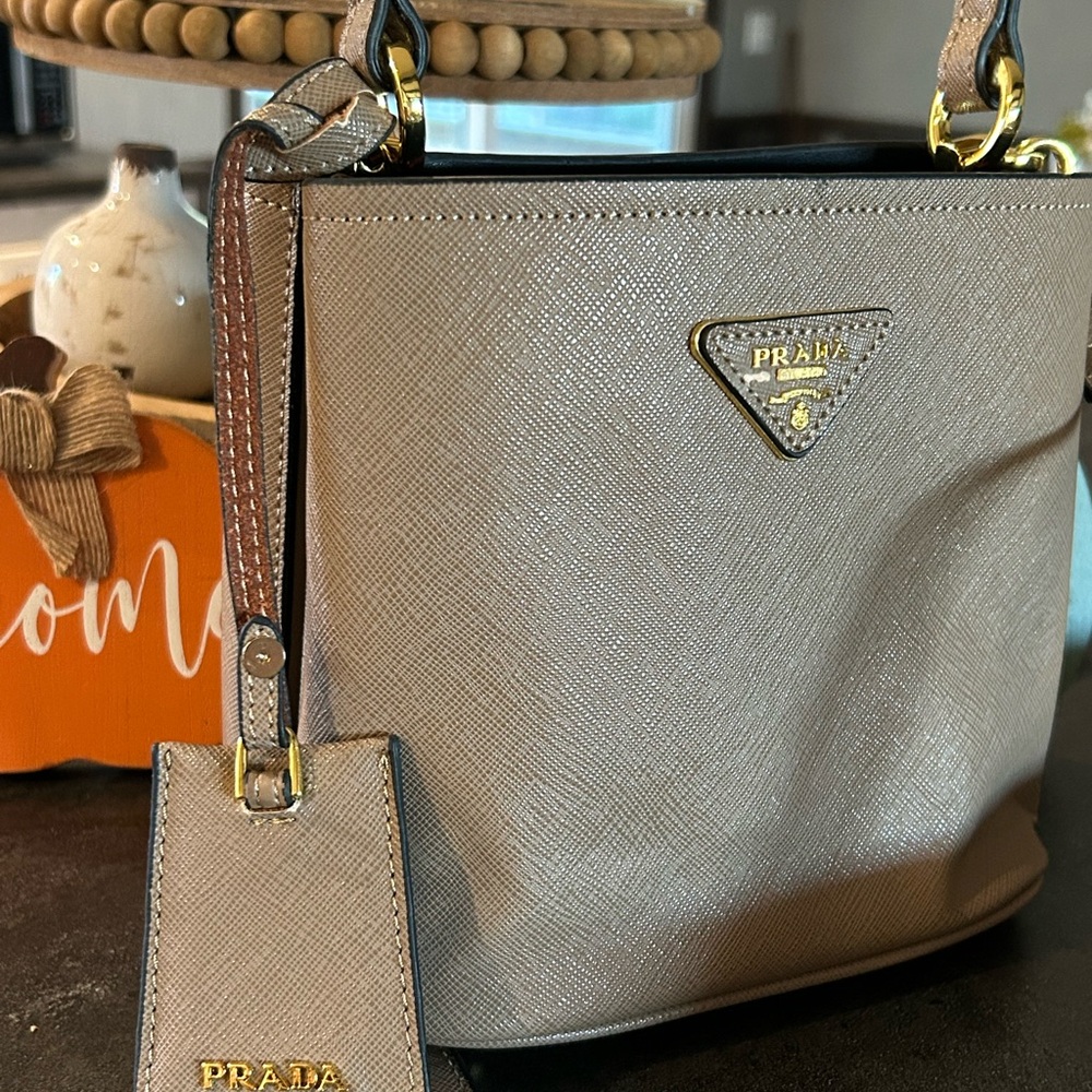 PRADA - Picture 10 of 12